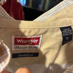 Men’s wrangler button shirt